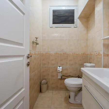 Luxury 4 Bdrm On Altiparmak Appartement *