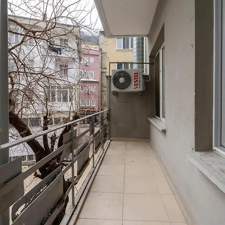 Apartment Luxury 4 Bdrm On Altiparmak