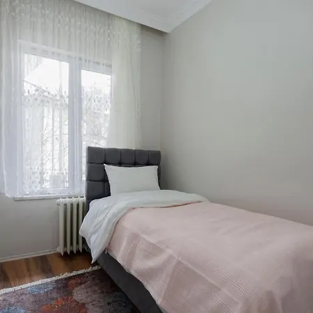 Luxury 4 Bdrm On Altiparmak